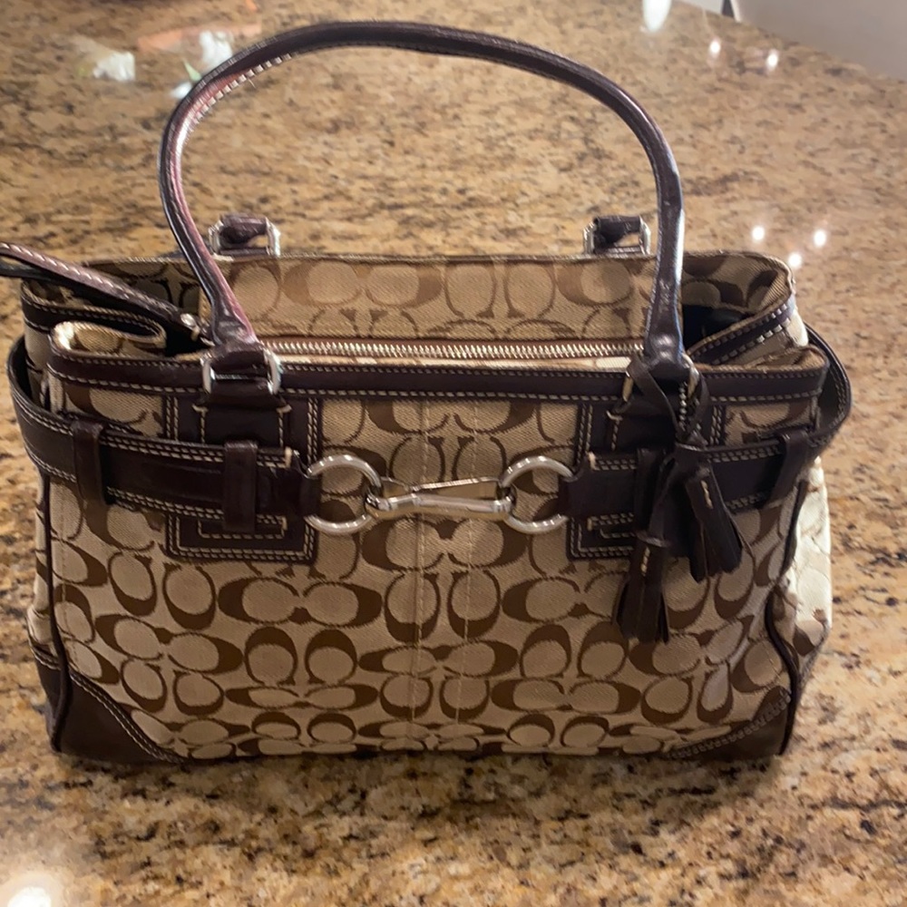 Coach classic excellent condition.